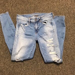 Light wash American Eagle jeans with holes!!!